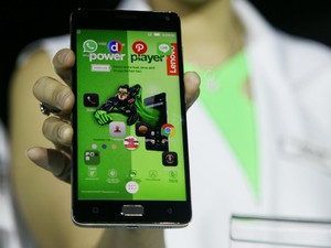 Lenovo Rilis Ponsel Layar Jumbo Rp 1 Jutaan