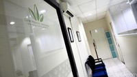 Penggeledahan di tempat praktek Chiropractic Indonesia untuk memeriksa izin dan segala hal yang berkaitan dengan praktek kesehatan tempat tersebut. 