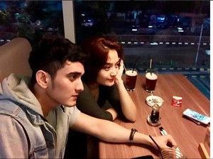 Setelah Berdarah Inggris, Siti Badriah Gandeng Cowok Arab