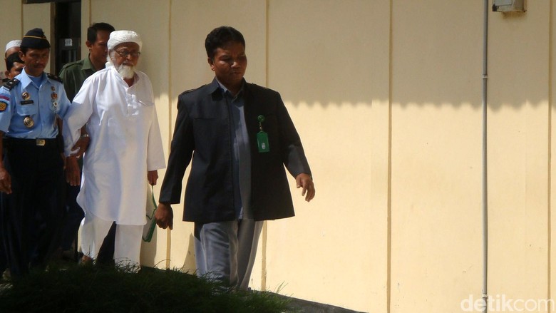 Diwarnai Mundurnya Artidjo, PK Abu Bakar Baasyir Ditolak MA Diwarnai Mundurnya Artidjo, PK Abu Bakar Baasyir Ditolak MA