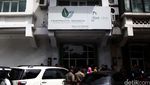 Polisi Geledah Chiropractic Indonesia di Permata Senayan