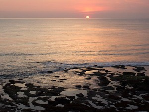 Spot Romantis untuk Melihat Sunset di Tanah Lot