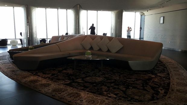 Pemandangan dari Burj Khalifa Pemandangan dari Burj Khalifa, gedung tertinggi di dunia