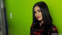 Ochi saat ditemui usai mengisi Rumpi No Secret di Gedung Trans TV, Tendean, Jakarta Selatan, Senin (25/1/2016). Pool/Ismail/detikFoto.