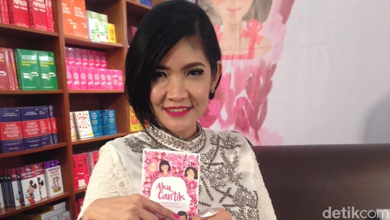 Dukungan Manis Fira Basuki untuk Istri Bani Seventeen/Foto: Arina Yulistara Dukungan Manis Fira Basuki untuk Istri Bani Seventeen/Foto: Arina Yulistara