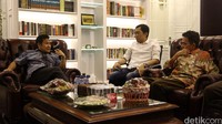Cak Imin berbincang dengan perwakilan suku Bajo.
