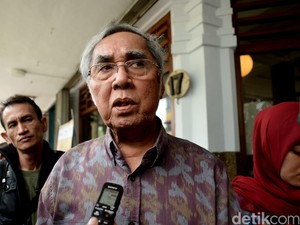 Mengenang Interupsi Fenomenal Sabam Sirait di Sidang Umum MPR Era Orba
