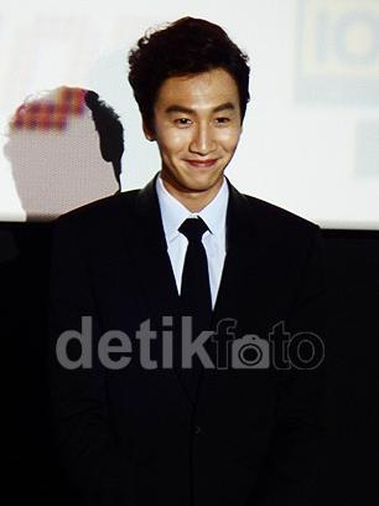 Maaf Kim Soo Hyun Lee Kwang Soo Kini Aktor  Terkaya  di Korea  