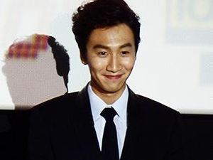 Syuting Lagi Usai Kabar Pacaran, Lee Kwang Soo Digoda Member Running Man