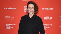 Hadir di Sundance Film Festival 2016, Kristen Stewart tampil supersantai dengan gaya boyish-nya. Nicholas Hunt/Getty Images for Sundance Film Festival/detikFoto.