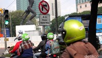 Pertengahan 2017, sempat muncul wacana wilayah larangan sepeda motor melintas diperluas. Tetapi kebijakan itu akhirnya diurungkan. Foto: Lamhot Aritonang