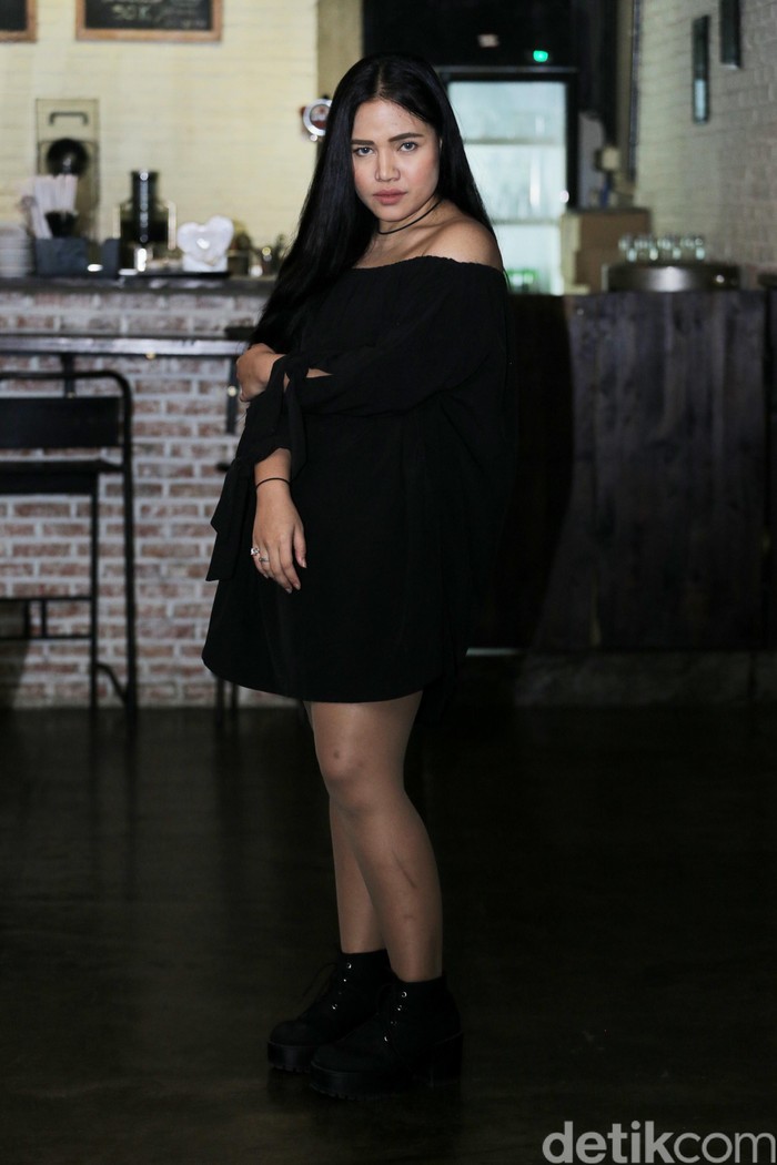 Neonomora, Buah Bibir Pendatang Baru