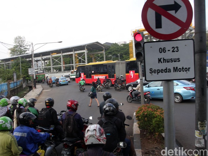 Dishub DKI Koordinasi Pencabutan Rambu Larangan Motor di Jl Thamrin
