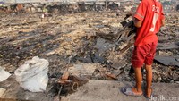 Dugaan Sementara, Kebakaran tersebut diakibatkan oleh kompor milik salah seorang warga yang meledak.