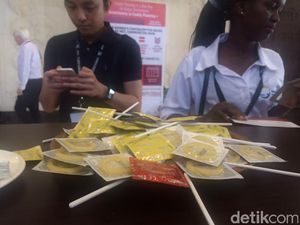 Kampanye Penggunaan Kontrasepsi oleh Manusia Kondom di Ghana