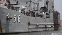 712 eks anggota Gafatar dari Mempawah, Kalimantan Barat, tiba di Dermaga Mako Kolinlamil, Tanjung Priok, Jakarta Utara, dini hari tadi.