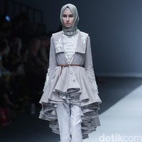 Ayu Dyah Andari The Whita Roses Indonesia Fashion Week 2016 at Jakarta Convention Center. Senayan. Jakarta. [Foto: Mohammad Abduh/Wolipop]