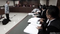 Jero mengklaim tidak pernah melakukan tindak pidana korupsi dengan menyalahgunakan dana operasional menteri, memeras anak buah dan menerima gratifikasi.