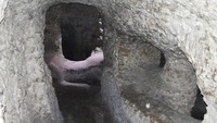 Gua dulunya dibangun untuk meditasi. Ada 7 pintu masuk ke gua, 3 ventilasi udara dan berbagai ruangan dengan fungsi berbeda (Kurnia/detikTravel)
