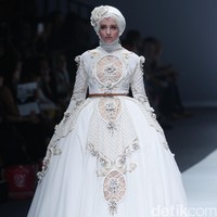 Ayu Dyah Andari The Whita Roses Indonesia Fashion Week 2016 at Jakarta Convention Center. Senayan. Jakarta. [Foto: Mohammad Abduh/Wolipop]