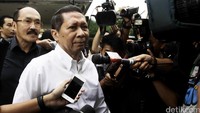 Dalam pemeriksaan ini, Lino juga menyerahkan bukti transfer gaji di Pelindo. Penyidik Mabes Polri telah menetapkan seorang tersangka yaitu Direktur Teknik PT Pelindo II Ferialdy Noerlan dalam kasus ini. Sementara status Lino masih saksi. 