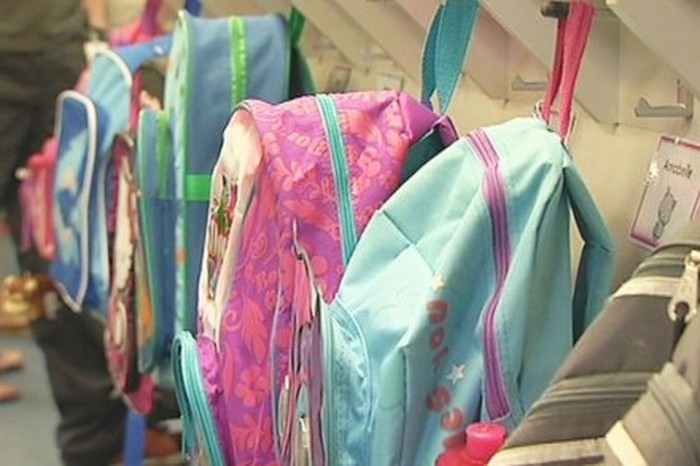 Waspadai Tas Sekolah Anak-anak yang Terlalu Berat
