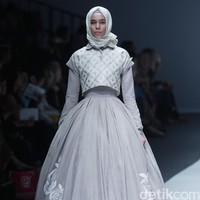 Ayu Dyah Andari The Whita Roses Indonesia Fashion Week 2016 at Jakarta Convention Center. Senayan. Jakarta. [Foto: Mohammad Abduh/Wolipop]