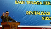 Menaker Hanif Dhakiri memberikan sambutan.
