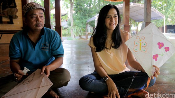 Berlokasi di Pondok Labu, Jakarta Selatan, Museum Layang-layang punya koleksi pribadi layang-layang dan kegiatan membuat layangan bareng. (Asep Syaifullah/detikcom) Berlokasi di Pondok Labu, Jakarta Selatan, Museum Layang-layang punya koleksi pribadi layang-layang dan kegiatan membuat layangan bareng. (Asep Syaifullah/detikcom)