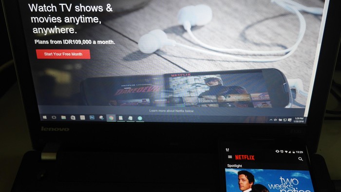 Tak lama setelah Netflix resmi masuk Indonesia, Telkom memblokir layanan video on demand tersebut dari bermacam jaringan internet miliknya.