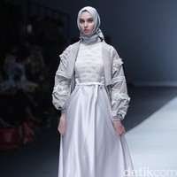 Ayu Dyah Andari The Whita Roses Indonesia Fashion Week 2016 at Jakarta Convention Center. Senayan. Jakarta. [Foto: Mohammad Abduh/Wolipop]