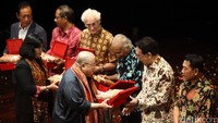 Penyerahan penghargaan ke sejumlah tokoh digelar di Gedung Kesenian Jakarta (GKJ) Jl. Gedung Kesenian No. 1, Pasar Baru, Jakpus, Kamis (28/1/2106).
