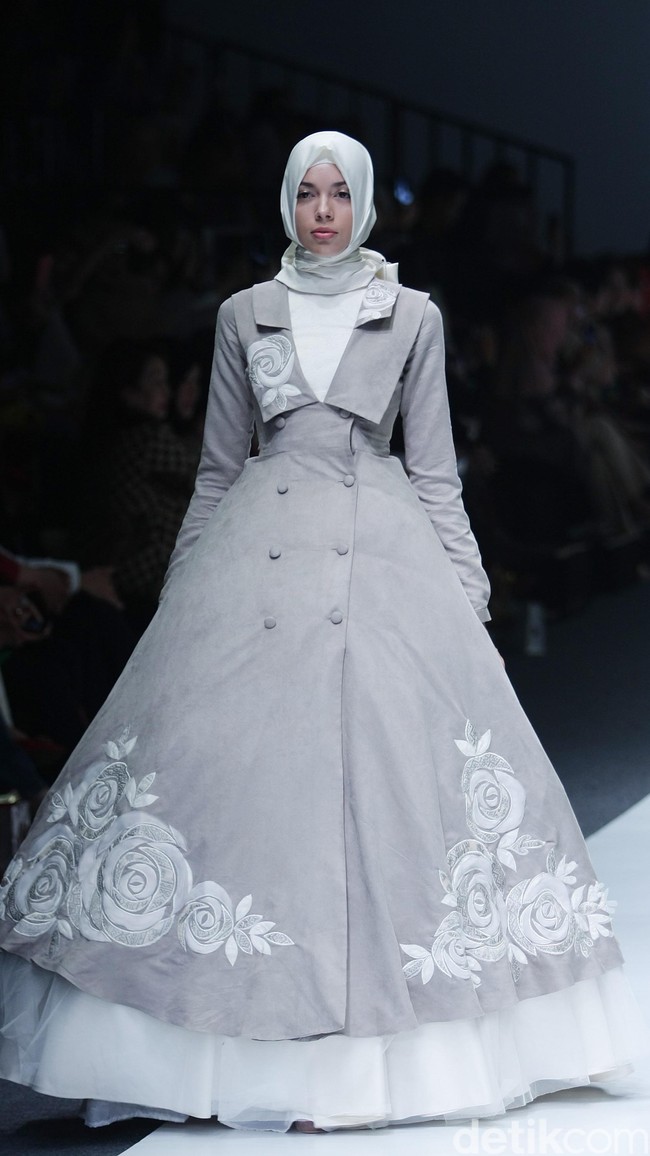 Ayu Dyah Andari The Whita Roses Indonesia Fashion Week 2016 at Jakarta Convention Center. Senayan. Jakarta. [Foto: Mohammad Abduh/Wolipop]