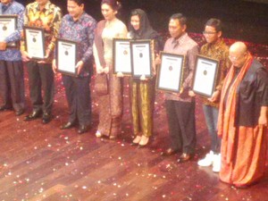 Ultah ke-26, MURI Beri Penghargaan Rekor ke Kemendagri, KPU, dan Gus Mus