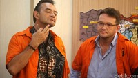 Keduanya warga asing itu merupakan kakak beradik yakni pemilik klinik Antony Dawson dan Thomas Dawson yang mengaku sebagai dokter gadungan.
