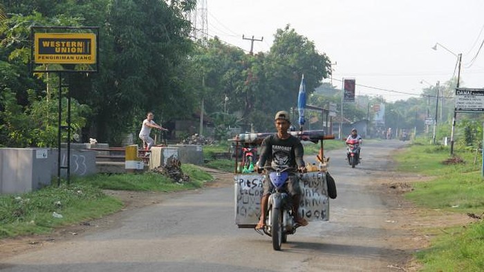 Melihat Kehidupan Keluarga Buruh Migran di Indramayu