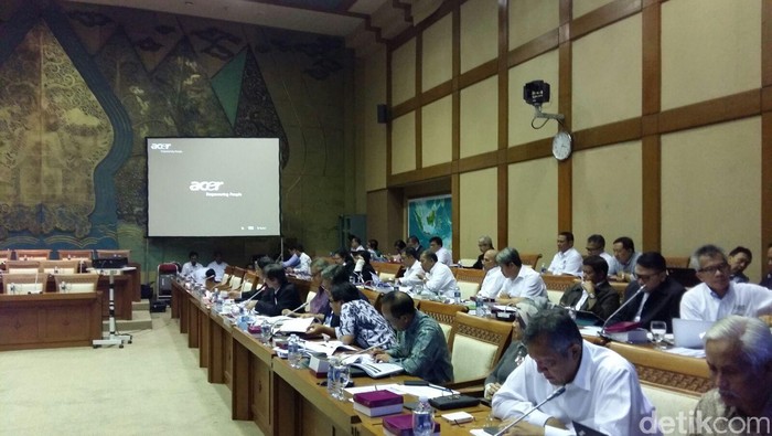 DPR Sindir PLN Soal Mafia Tender Online