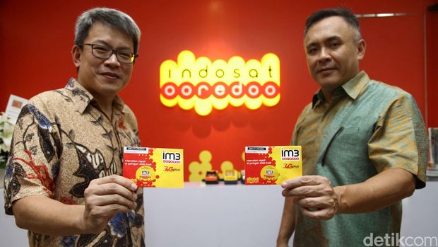 President Director & CEO Indosat Ooredoo Joy Wahjudi (kanan)