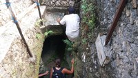 Satu lagi objek wisata unik yang wajib dikunjungi di pulau mungil ini adalah Gua Gala-gala. Gua tersebut ada di bawah tanah dan dibangun seorang diri oleh Made Byasa selama 15 tahun (Kurnia/detikTravel)