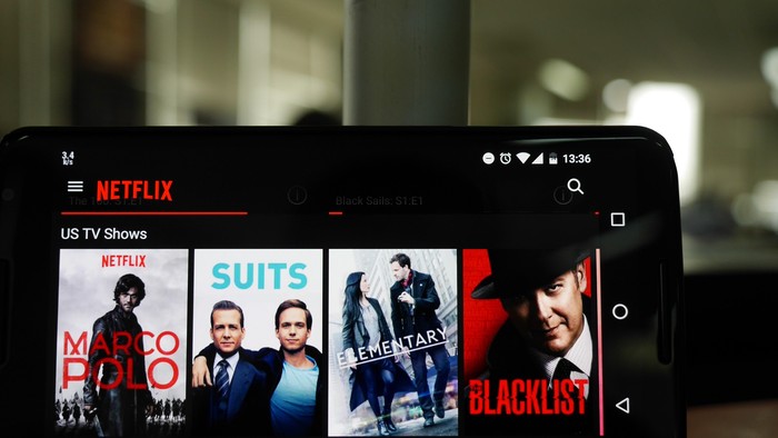 Tak lama setelah Netflix resmi masuk Indonesia, Telkom memblokir layanan video on demand tersebut dari bermacam jaringan internet miliknya.