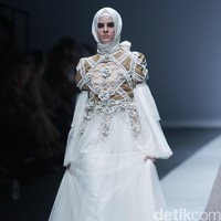 Ayu Dyah Andari The Whita Roses Indonesia Fashion Week 2016 at Jakarta Convention Center. Senayan. Jakarta. [Foto: Mohammad Abduh/Wolipop]