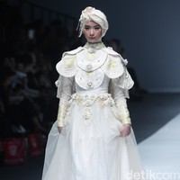 Ayu Dyah Andari The Whita Roses Indonesia Fashion Week 2016 at Jakarta Convention Center. Senayan. Jakarta. [Foto: Mohammad Abduh/Wolipop]