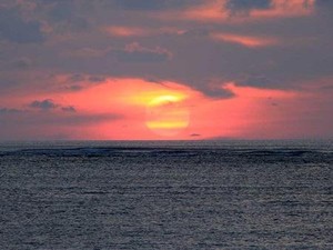 Simpan Ponsel & Nikmati Sunset Super Indah di 6 Tempat Ini
