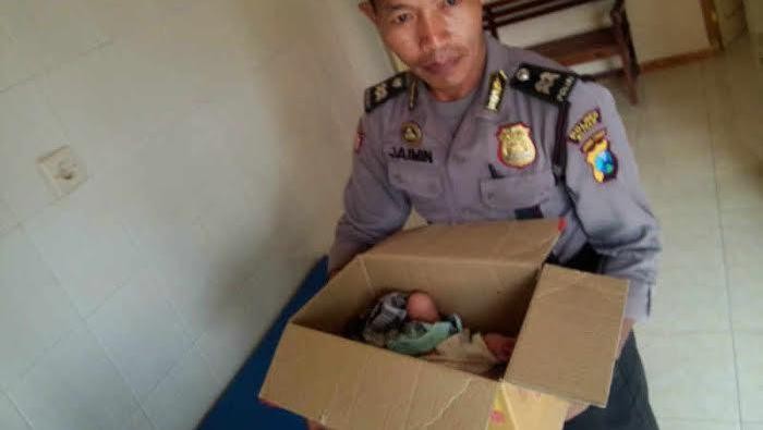 Sesosok Bayi Ditemukan Membiru di Pos Kamling