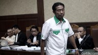 Abraham Lunggana saat memasuki ruang sidang.