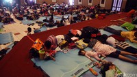 Warga eks Gerakan Fajar Nusantara (Gafatar) beraktivitas di tempat penampungan yang berlokasi di Taman Wiladatika, Cibubur, Jakarta Timur, Kamis (28/01/2016).