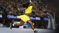 Dalam pertandingan di Rod Laver Arena, Kamis (28/1/2016) pagi WIB, Serena dengan luar biasa memberikan bagel buat Radwanska yang sebelum ini selalu bisa ia kalahkan dalam delapan pertemuan. Thomas Peter/Reuters/detikFoto.