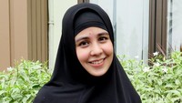Risty pun tak ambil pusing suaminya tidak ingin diwawancarai bersama dirinya. Dicky Ardian/detikHOT.