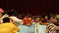 Anak-anak pengikut Gafatar didampingi oleh Taruna Siaga Bencana (Tagana) dari Kemensos. Trauma healing dibagi dalam dua kelompok yakni anak-anak dan remaja.