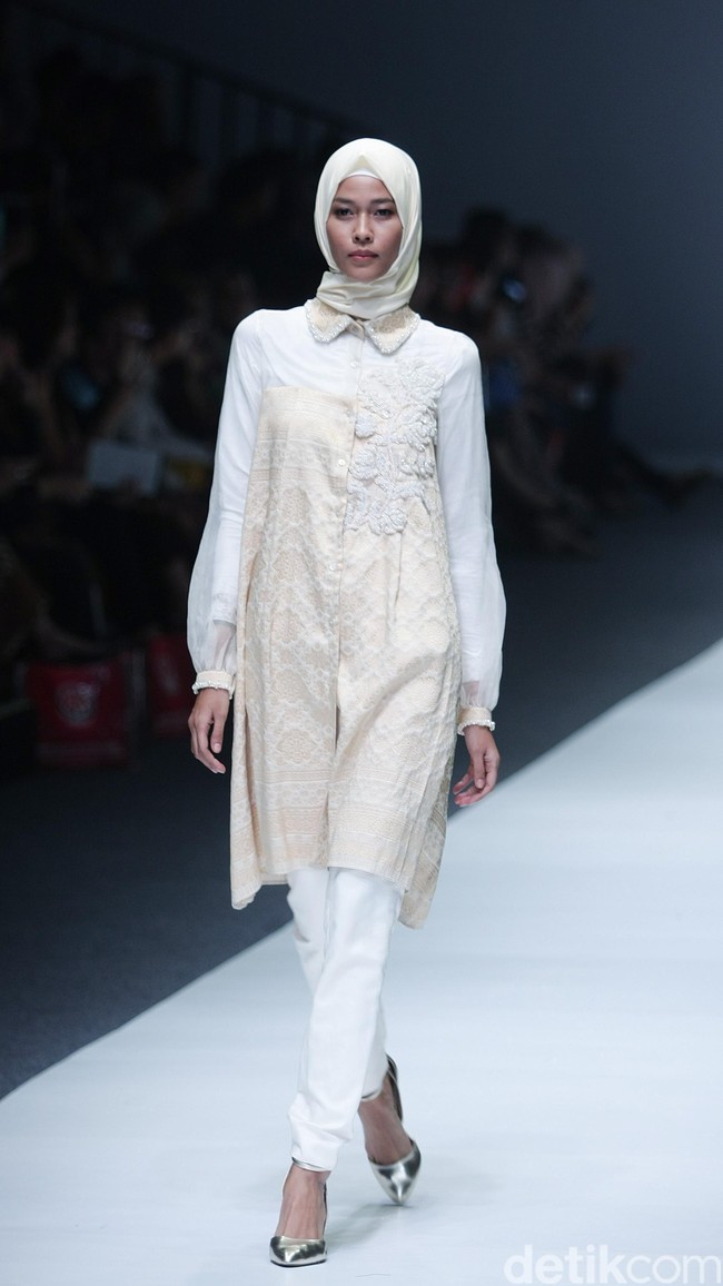 Ayu Dyah Andari The Whita Roses Indonesia Fashion Week 2016 at Jakarta Convention Center. Senayan. Jakarta. [Foto: Mohammad Abduh/Wolipop]